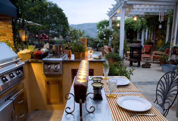 Outdoor Kitchen Patio shutterstock_3213934